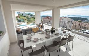 Cozy Home In Makarska