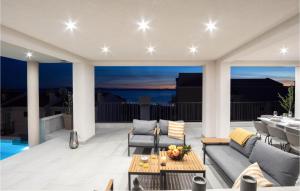 Cozy Home In Makarska