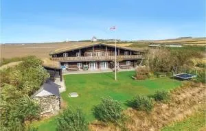 9 Bedroom Beautiful Home In Lemvig - Ferring
