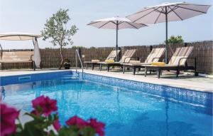 Six-Bedroom Holiday Home In Rogoznica