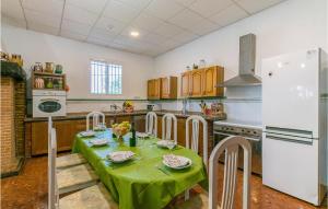 6 Bedroom Amazing Home In Lucena