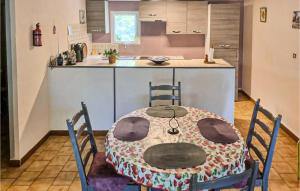 Appartements Cozy Apartment In Loupian With Wifi : photos des chambres
