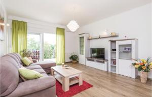 Beautiful Apartment In Jurdani With Kitchen 