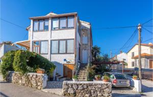 Beautiful Apartment In Vrbnik With Kitchen 