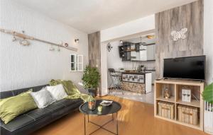 Beautiful Apartment In Vrbnik With Kitchen 