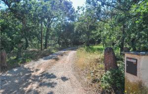 Maisons de vacances Beautiful Home In Gonfaron : photos des chambres
