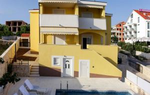 Nice Apartment In Zecevo Rogoznicko