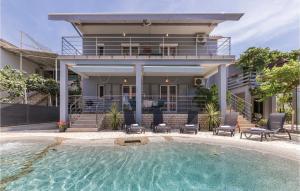 2 Bedroom Gorgeous Apartment In Fazana 