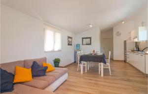 2 Bedroom Awesome Home In Praznica