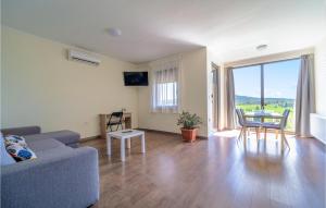 Lovely Apartment In Rakovica With Wifi 