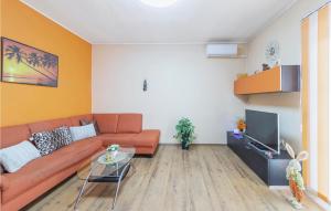 2 Bedroom Gorgeous Apartment In Fazana 