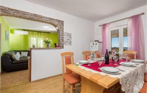 Beautiful Home In Jablanac With Wifi 