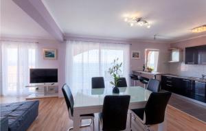 Two-Bedroom Apartment In Prigradica