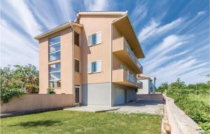 2 Bedroom Amazing Apartment In Pula 