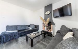 Stunning Apartment In Pula With Wifi 