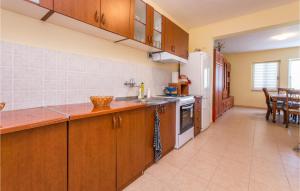 Awesome Home In Benkovac With Wifi