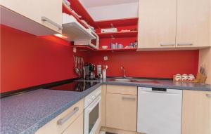 Stunning Apartment In Donji Karin 