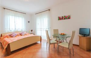 Gorgeous Apartment In Fazana With Wifi 