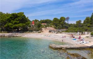 Two-Bedroom Holiday Home In Sucuraj