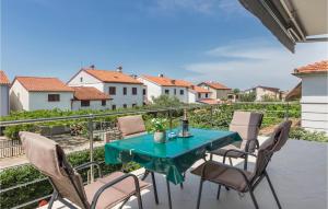 2 Bedroom Gorgeous Apartment In Fazana 