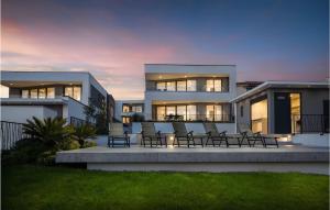 Gorgeous Home In Zidarici With Kitchen