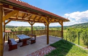 Beautiful Apartment In Rakovica 