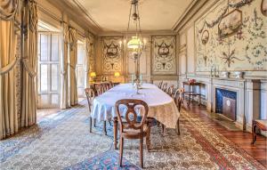Maisons de vacances Nice Home In St Martin Des Combes : photos des chambres