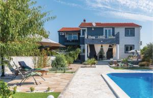 4 Bedroom Cozy Home In Skradin-Dubravice