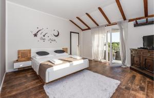 4 Bedroom Cozy Home In Skradin-Dubravice 