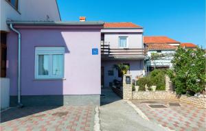 2 Bedroom Lovely Apartment In Pula 