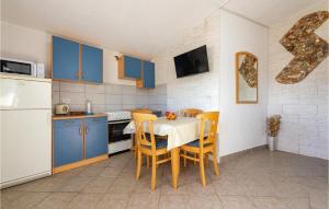 Nice Apartment In Vir With Kitchen