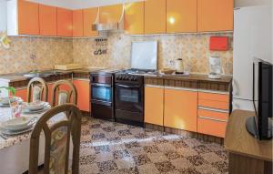 Cozy Home In Banjol With Wifi