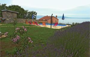 2 Bedroom Lovely Apartment In Klenovica