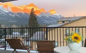 1 Bd corner unit stunning views wrap around deck - Banff