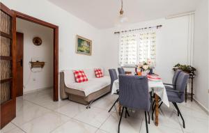 2 Bedroom Stunning Home In Sveti Juraj 