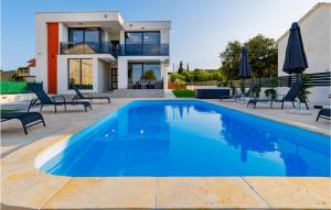 Amazing Home In Drace With Sauna