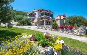 Apartment Ravni Lxxx - 拉维尼