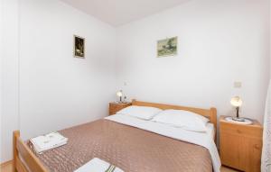 Gorgeous Apartment In Kornic With Wifi