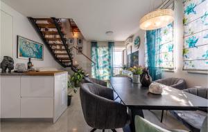 3 Bedroom Nice Apartment In Zadar 