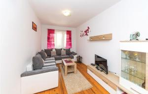 Gorgeous Apartment In Kastel Stari