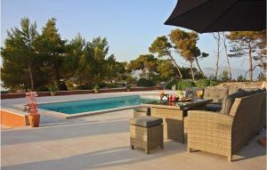 Lovely Home In Supetar