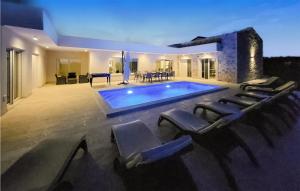 Pet Friendly Home In Babici