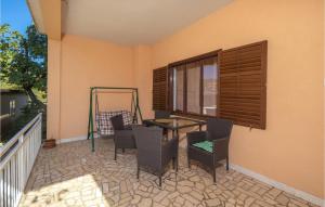 2 Bedroom Gorgeous Apartment In Novi Vinodolski 