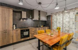 Nice Apartment In Mundanije 