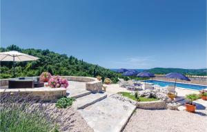 Three-Bedroom Holiday Home In Radovcici