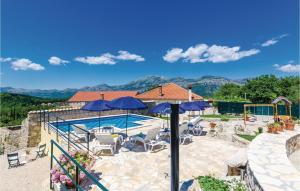 Three-Bedroom Holiday Home In Radovcici