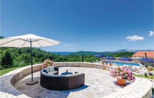 Three-Bedroom Holiday Home In Radovcici