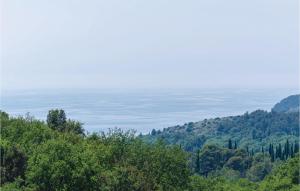 Three-Bedroom Holiday Home In Radovcici