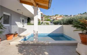 2 Bedroom Awesome Apartment In Podstrana 