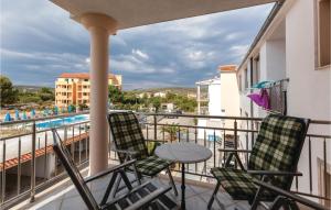 1 Bedroom Awesome Apartment In Okrug Gornji 